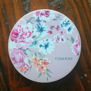 Yumi Kim wireless phone charger